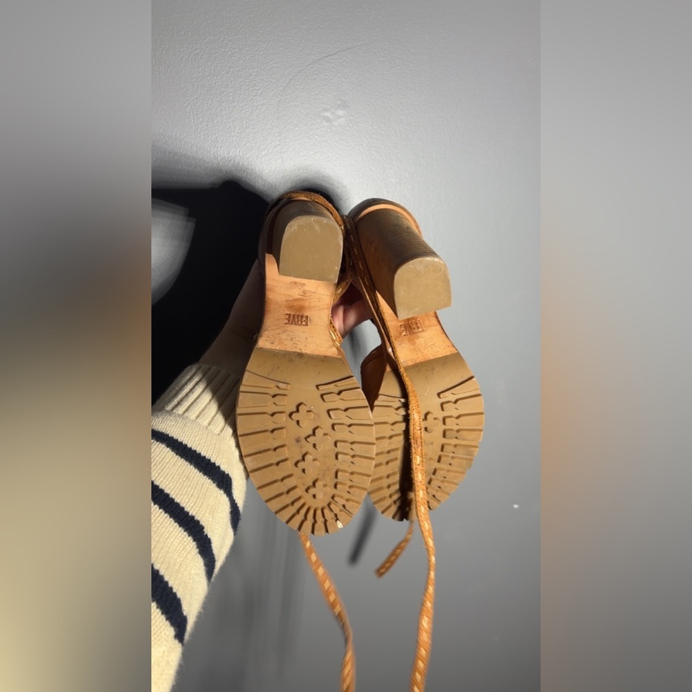 Frye Suzie Pickstitch Leather Booties Size 7 - Picture 5 of 6